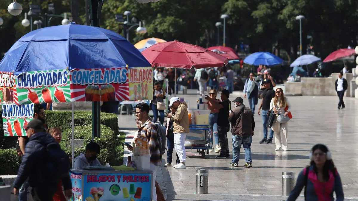 CDMX refuerza estrategia para ordenar comercio en vía pública del Centro Histórico