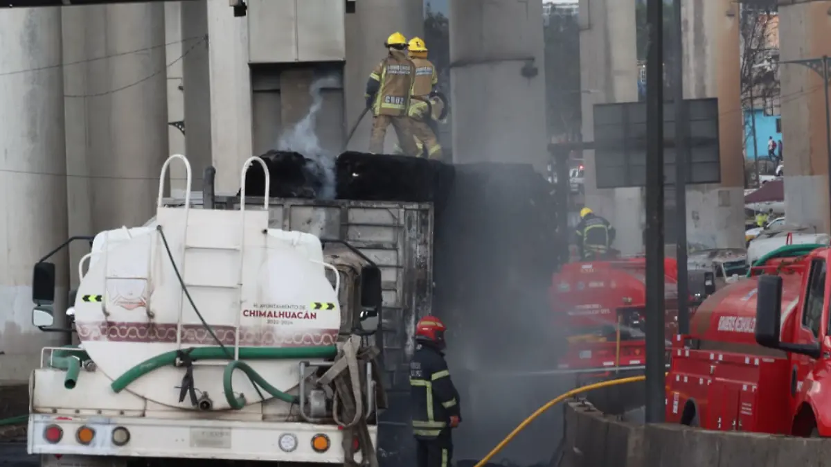 Explosión de pipa en Iztapalapa deja al menos 3 muertos