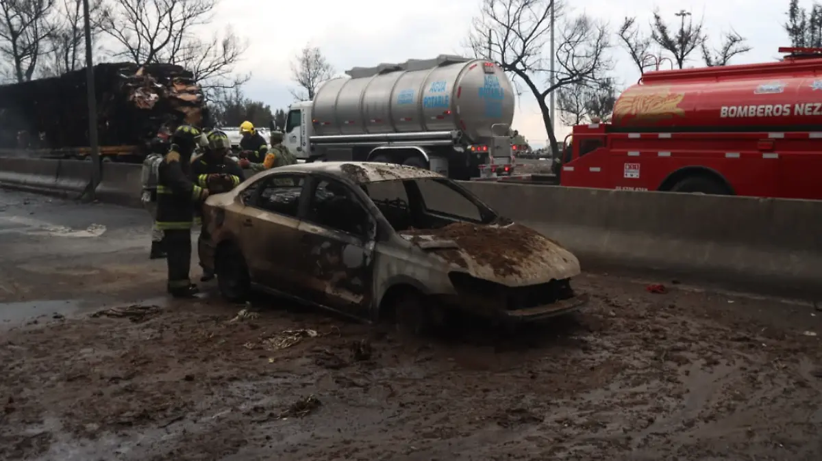 CDMX habilita línea directa para familiares de víctimas del incendio en Puente de la Concordia