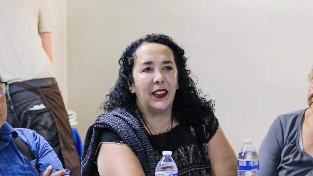 Niega Brown responsabilidad en cierre de sus redes; atribuye ataque de bots