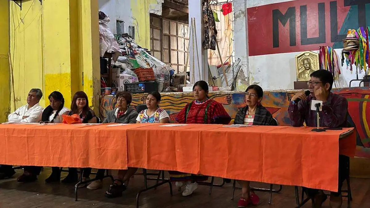 Comerciantes indígenas denuncian desalojo del Zócalo y favoritismo hacia extranjeros