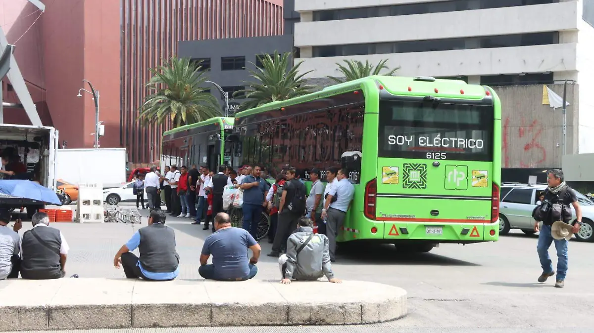 ISSSTE abre mesa de trabajo para atender demandas de extrabajadores de Ruta 100