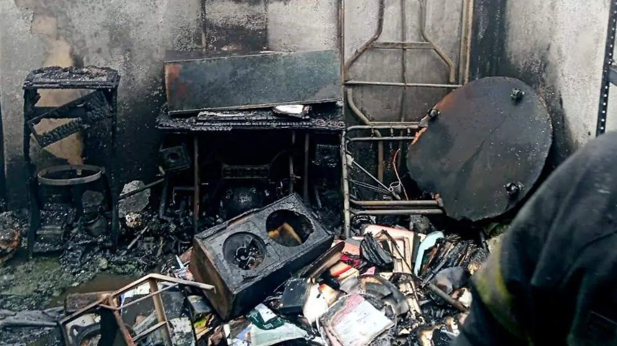 Trabajadora doméstica muere en incendio en Atizapán de Zaragoza