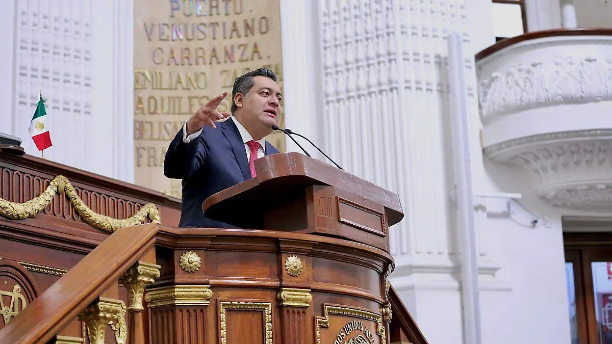 Proponen en el Congreso capitalino facultar a notarios en materia inmobiliaria para evitar fraudes