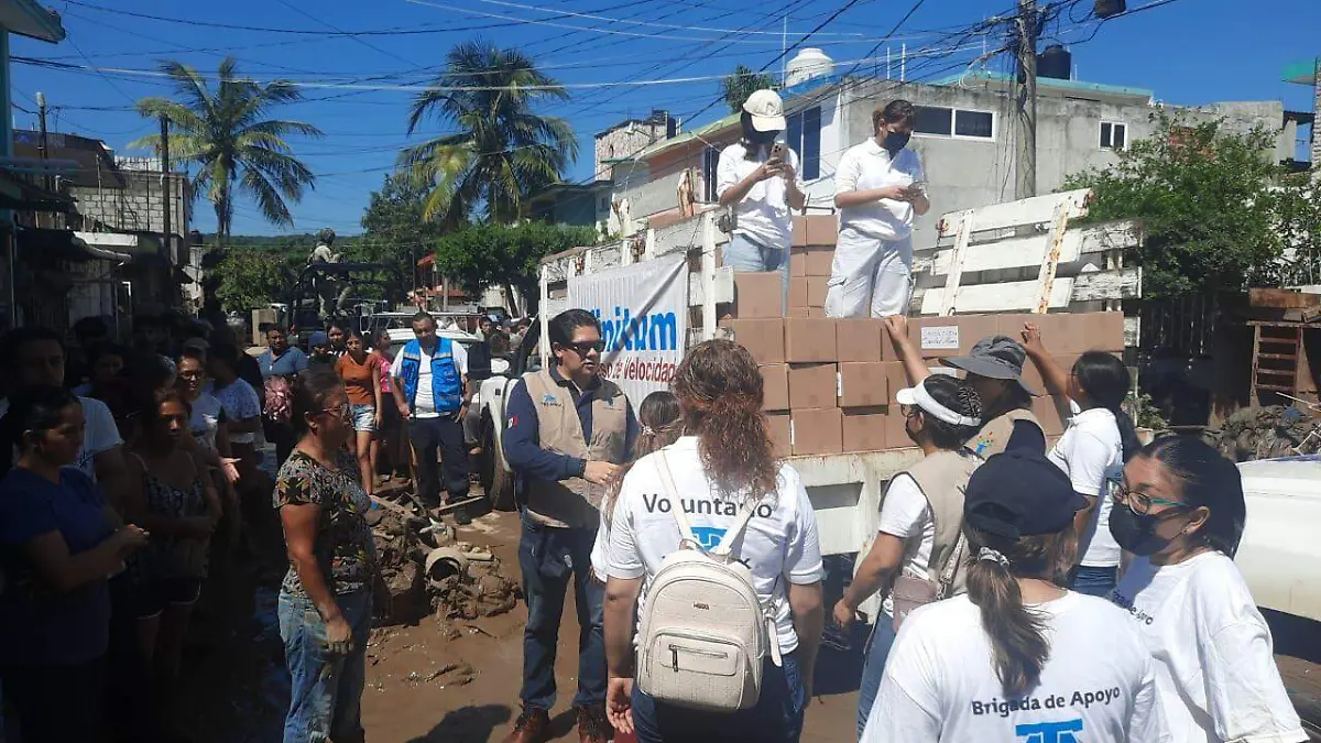 Fundaciones Carlos Slim y Telmex envían 30 toneladas de ayuda humanitaria a Veracruz