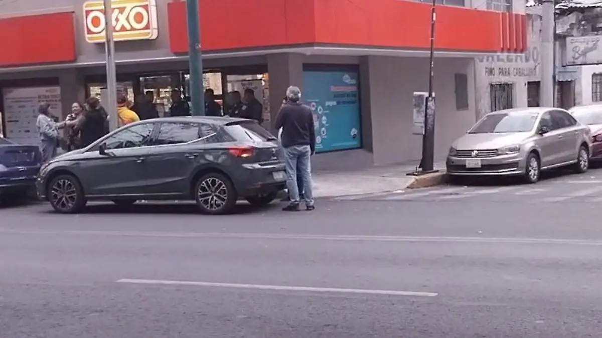 Muere hombre de infarto fulminante en tienda de conveniencia de Azcapotzalco