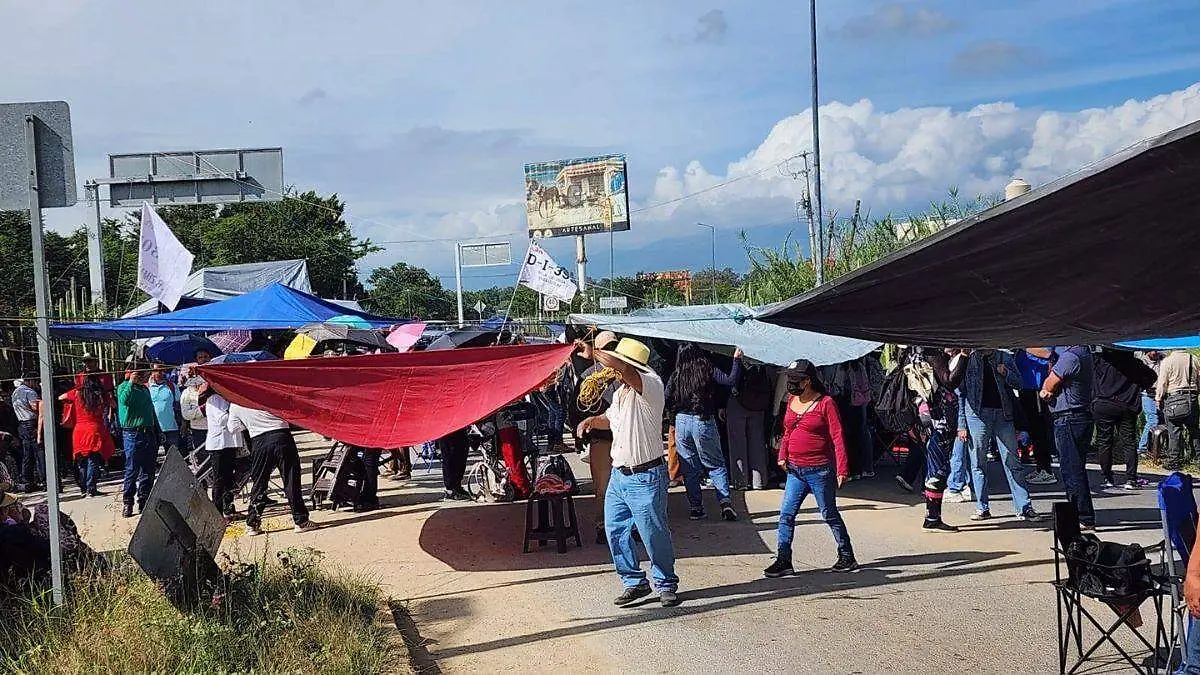 Maestros de la CNTE paran labores en seis estados