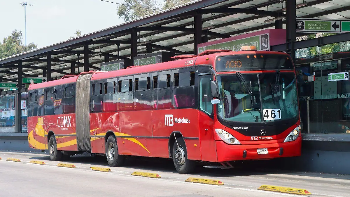 PT propone duplicar las multas en CDMX por invadir el carril del Metrobús