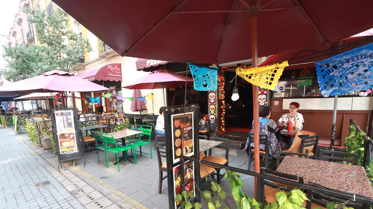 Restaurantes deberán exhibir permiso por mesas al aire libre en el Centro Histórico