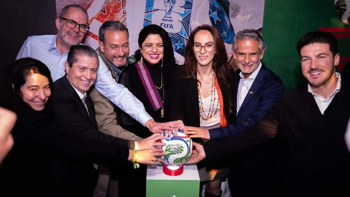Presentan balón oficial para el Mundial 2026 y anuncian mejoras en Coyoacán