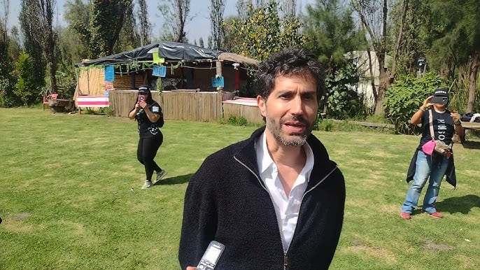 Benny Ibarra siembra futuro en Xochimilco