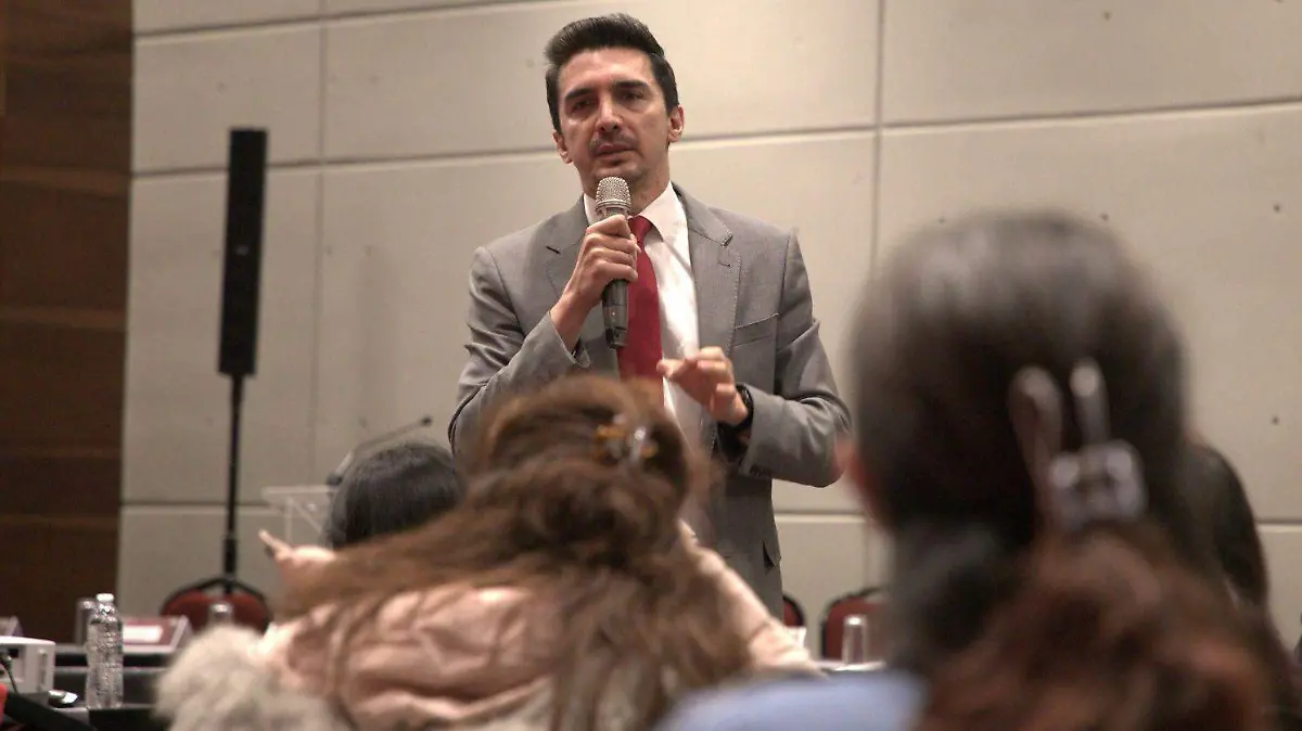 Alejandro Martínez Araiza pide priorizar alianza humano-tecnológica