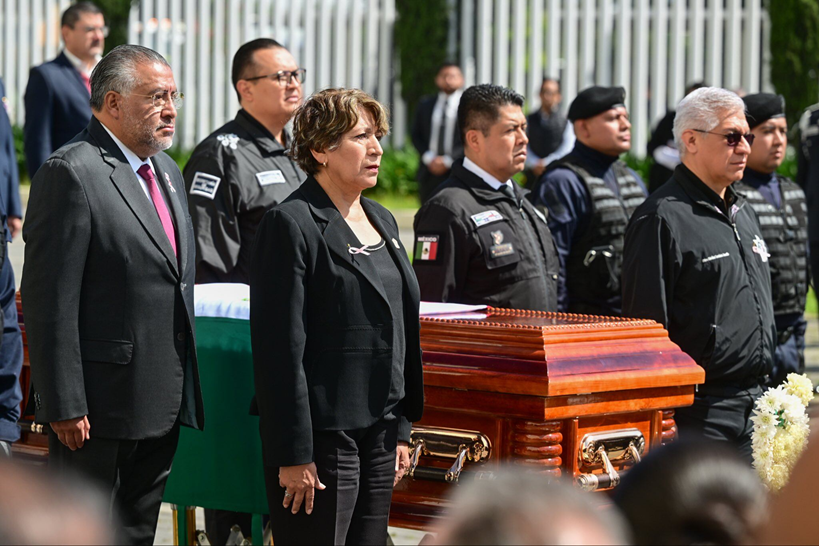 Encabeza Delfina Gómez homenaje a mando caído durante operativo en Nicolás Romero
