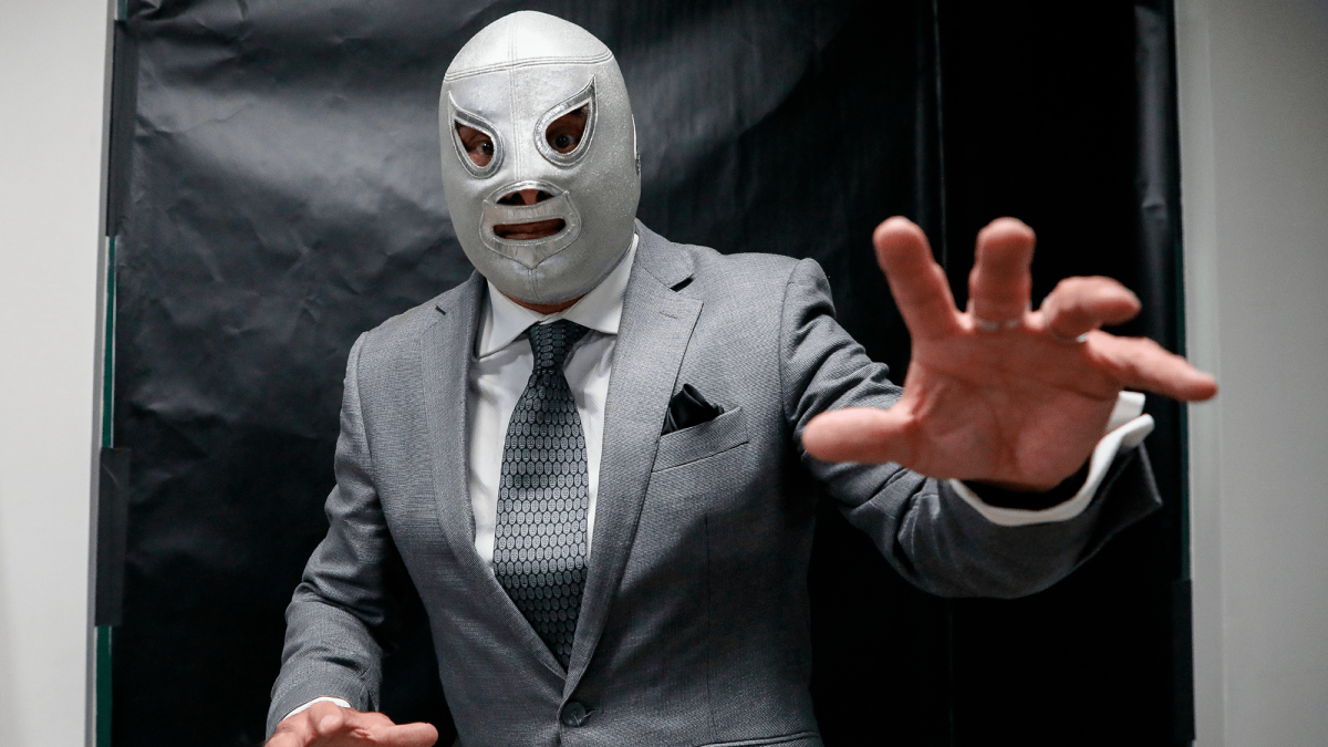 El Hijo del Santo entre lágrimas y sangre se despide tras 43 años del ring