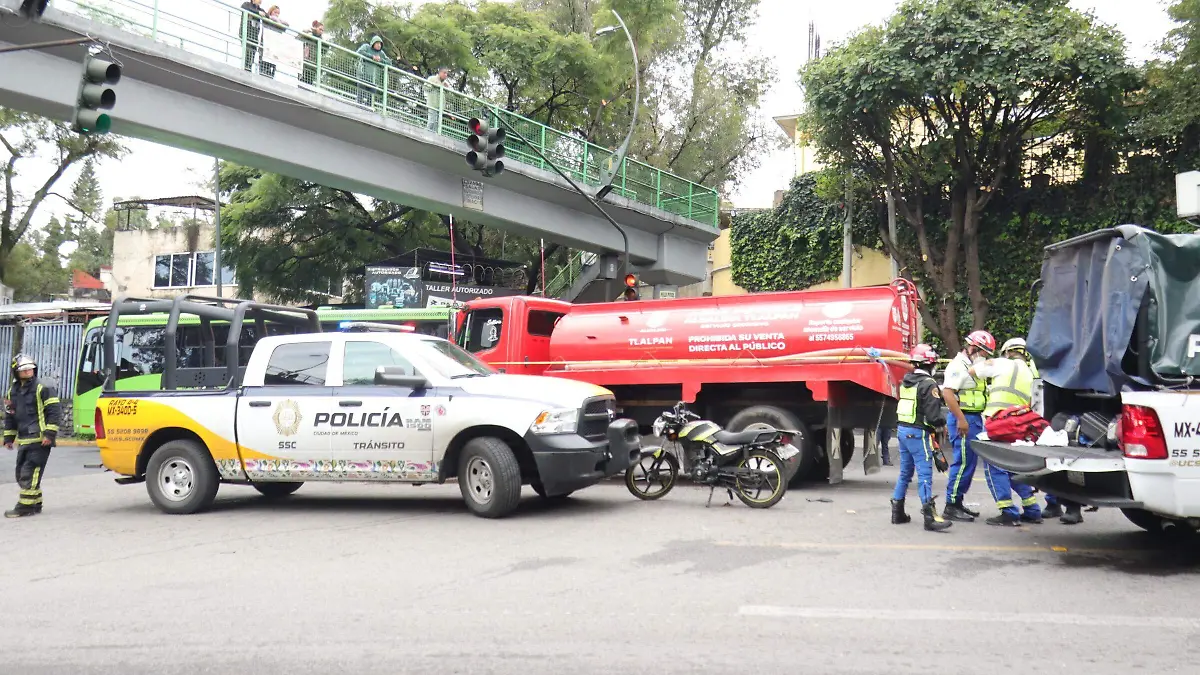 Mueren dos trases ser atropellados por el conductor de una pipa de agua en la México – Cuernavaca