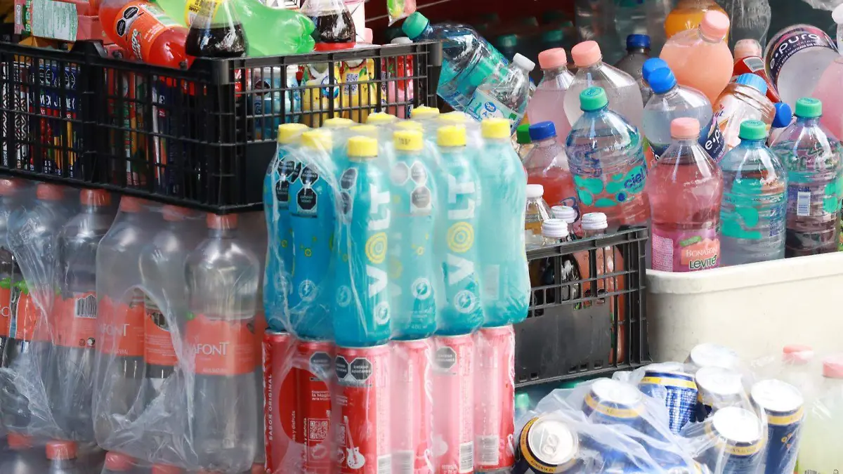 Alianza por la Salud Alimentaria acusa a ANPEC de favorecer a refresqueras y critica argumentos sobre impuesto a bebidas