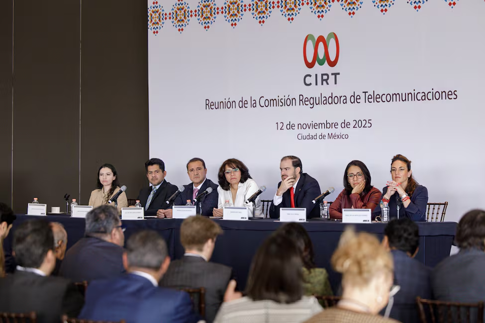 Coinciden Sheinbaum y la CRT en la urgencia de una nueva ley de telecomunicaciones y radiodifusión