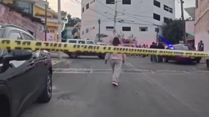 Balacera en Tlalnepantla deja un policía muerto y un hombre herido de gravedad
