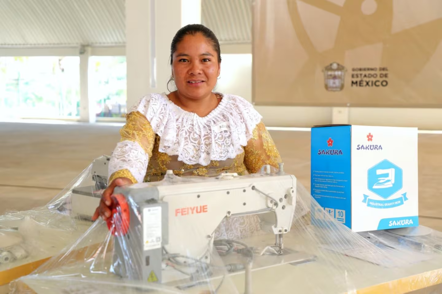 Edomex impulsa el autoempleo indígena con entrega de maquinaria y apoyos productivos