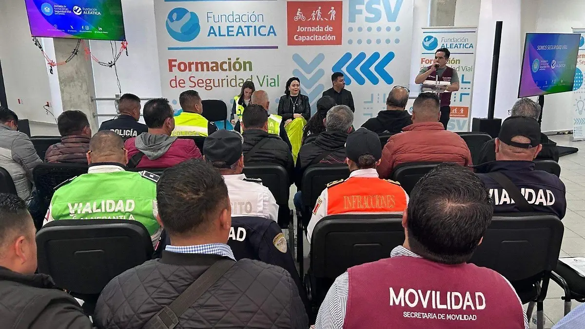 Capacitan en Edomex a policías de tránsito para mejorar seguridad vial