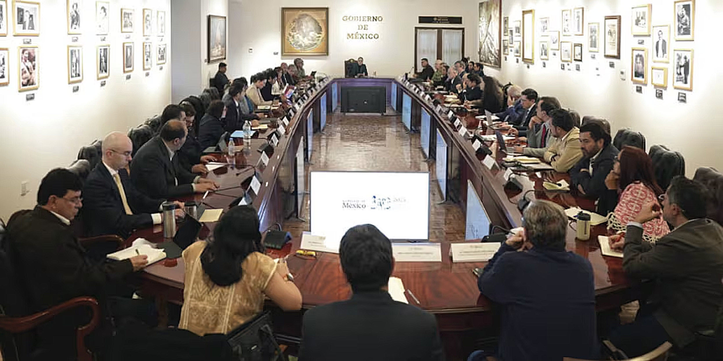 Lanza Sheinbaum Plan Michoacán con alertas para ediles, oficina presidencial