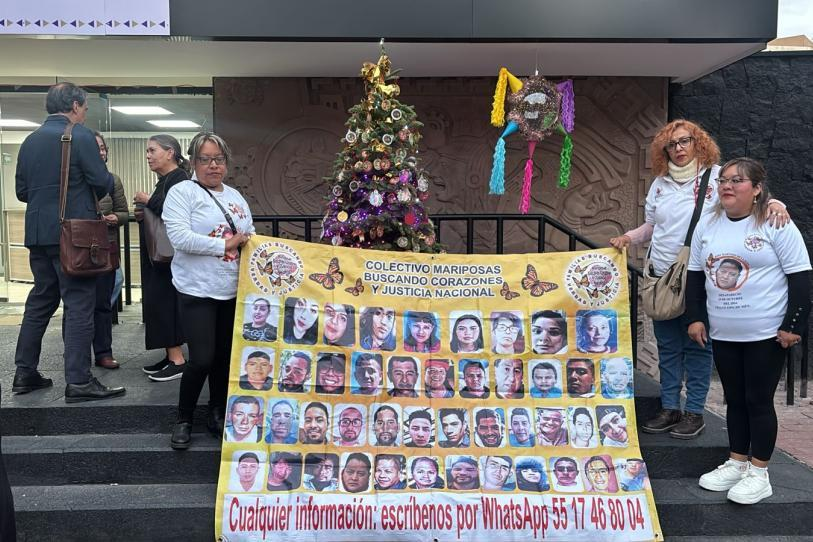 Colectivo de búsqueda de personas desaparecidas instalan árbol de Navidad en CAIBP