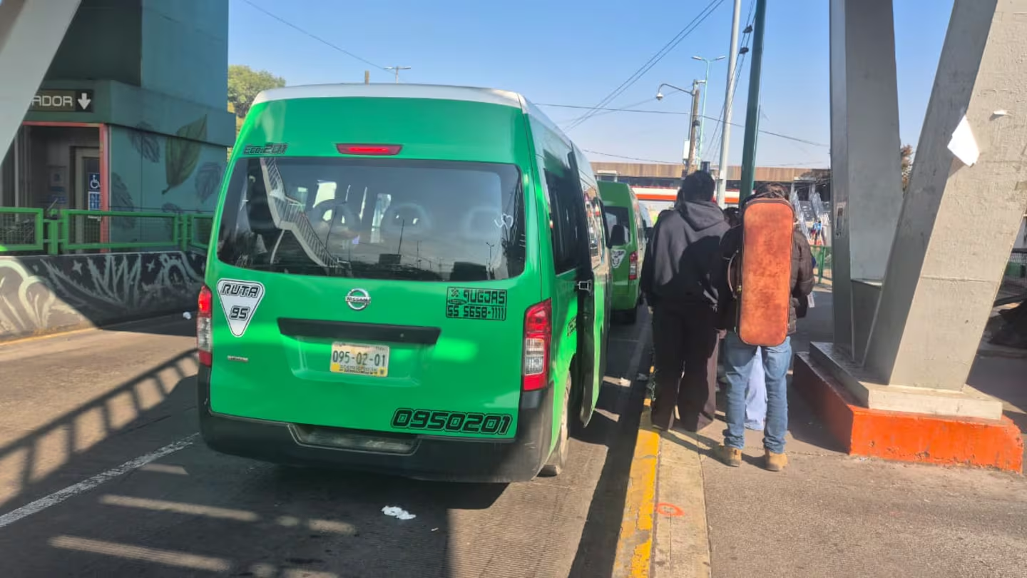 Choferes de Santa Úrsula se oponen a la ruta del Trolebús que irá de Chapultepec al Estadio Azteca