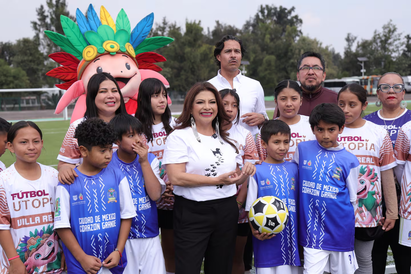 Gobierno de la CDMX arrancará rehabilitación y construcción de 300 canchas de futbol rumbo al Mundial 2026