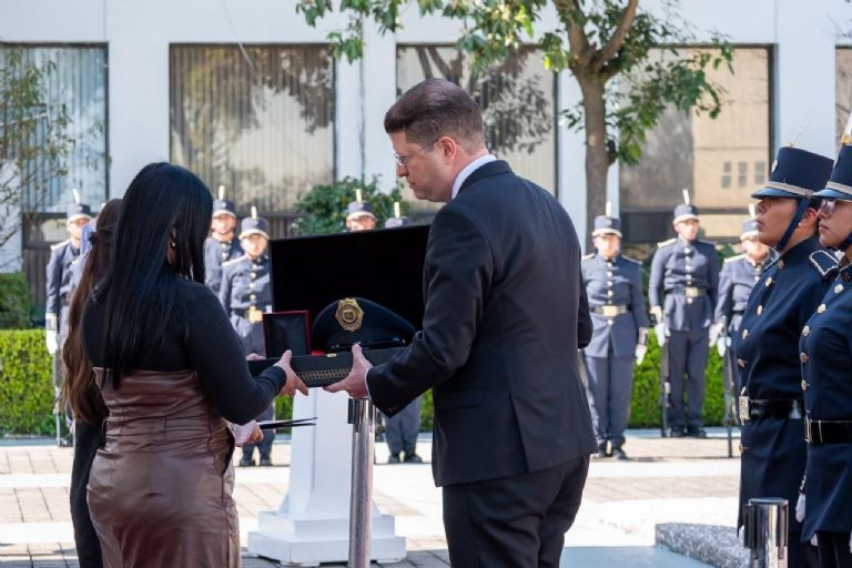 Rinden homenaje a cinco policías que murieron en cumplimiento de su deber en 2025