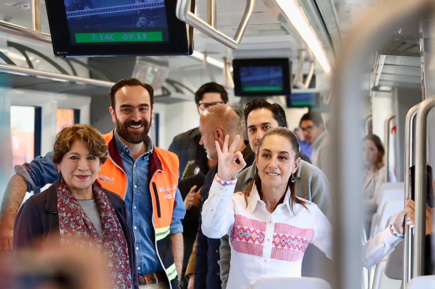 Participan Delfina Gómez y Sheinbaum en el primer viaje del Tren Lechería-AIFA