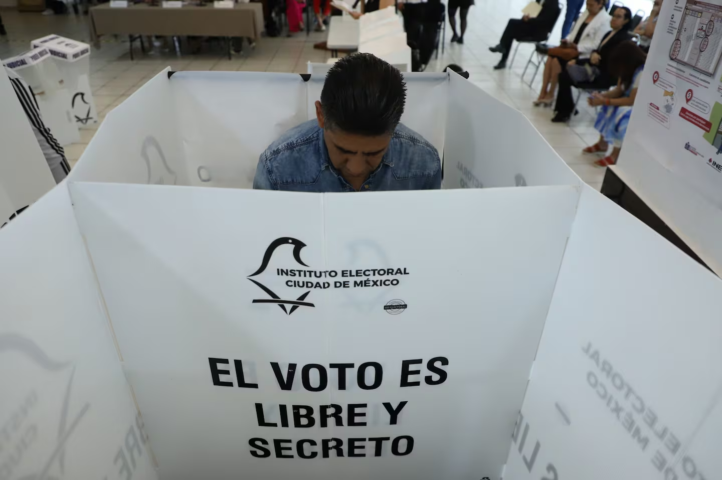 Coordenadas Políticas/Martín Aguilar/Donde manda capitán