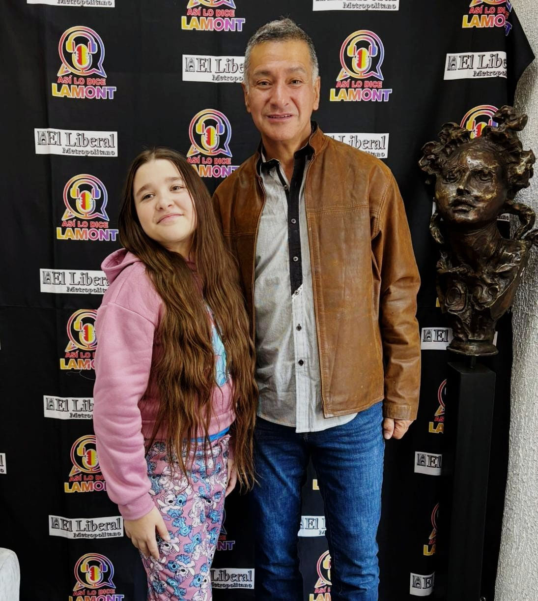 «Así lo dice Lamont»/ Talento infantil conquista cabina nacional: Nura Francia, de 12 años, brilla con tres Mi crófonos de Oro