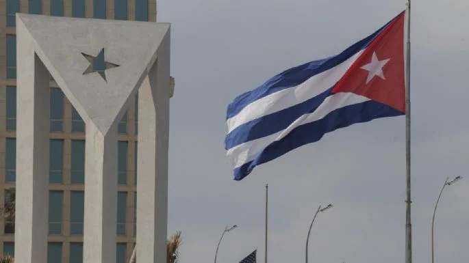 Senadores de Morena evalúan la conveniencia de seguir entregando petróleo a Cuba