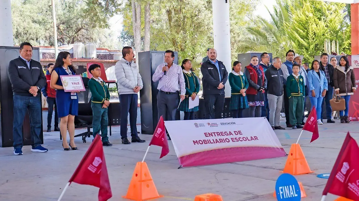 Entregan obras y mobiliario para escuelas de Acolman y Otumba