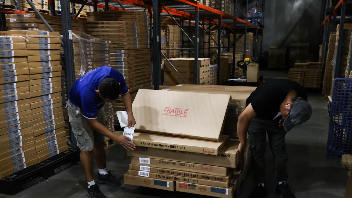 Trump pospone la entrada de tarifas a muebles y gabinetes de cocina por un año