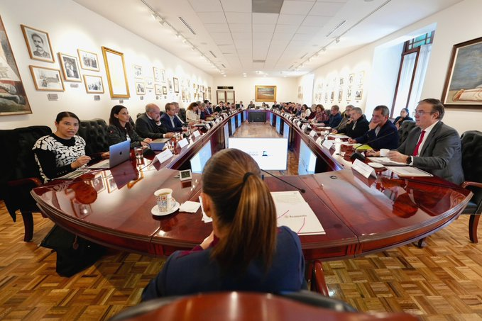 Sheinbaum se reunió con economistas; hablaron sobre crecimiento y fortaleza mexicana