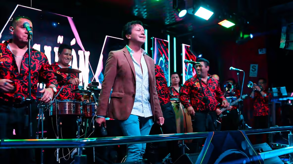 Hombres armados atacan a balazos a grupo de cumbia en pleno concierto