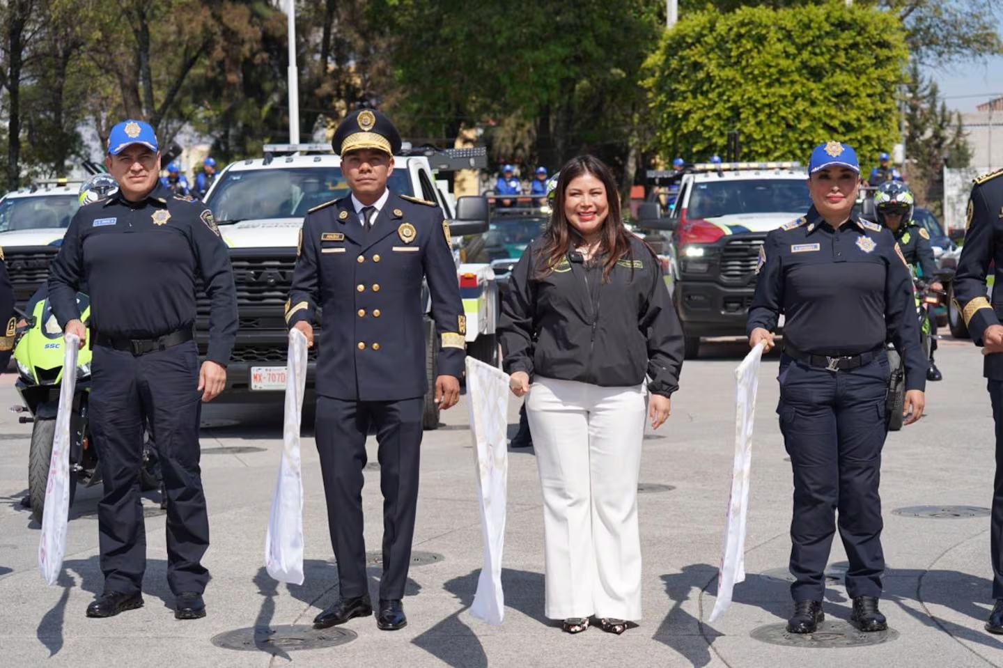 Alcaldesa de Iztacalco entrega nuevas grúas para mejorar la movilidad y el espacio público