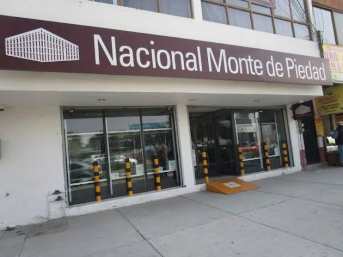 Sigue la huelga en el Monte de Piedad y hay incertidumbre para para los que empeñan