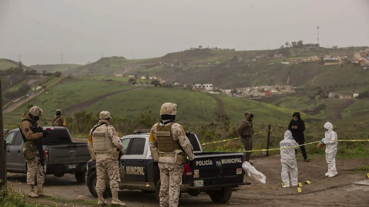 Encuentran a hombre sin vida en paraje de Valle de Chalco