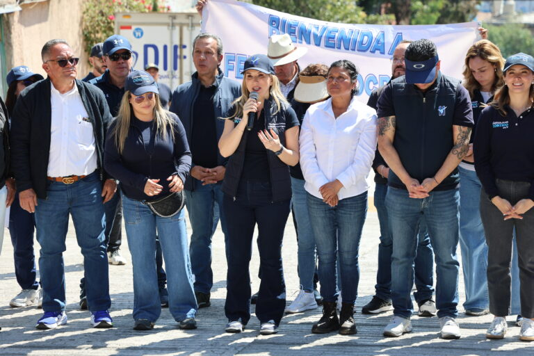 Huixquilucan cumple compromiso y repavimenta calle en la colonia Federal Burocrática