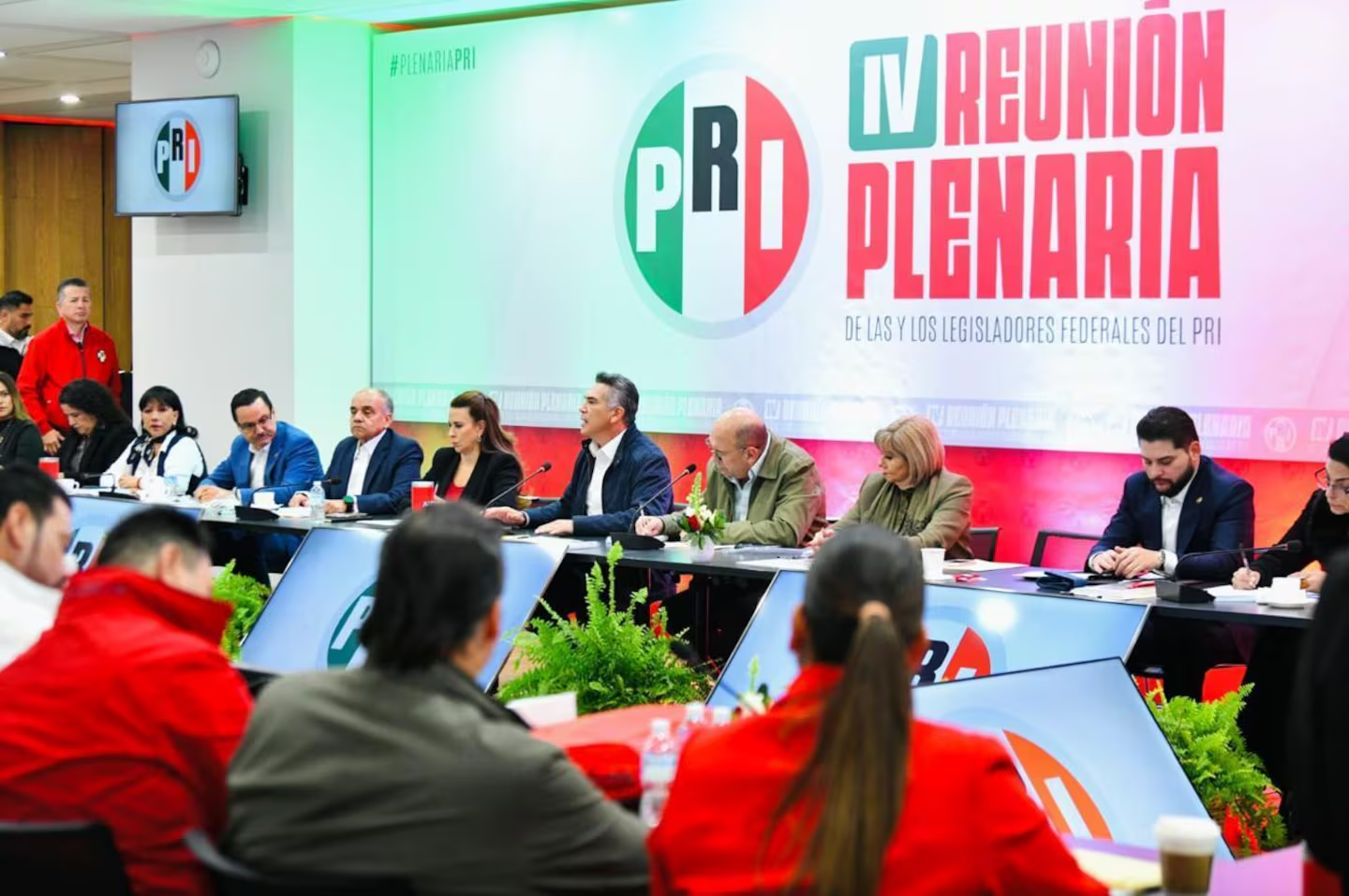 Democracia vive “momentos críticos”: PRI