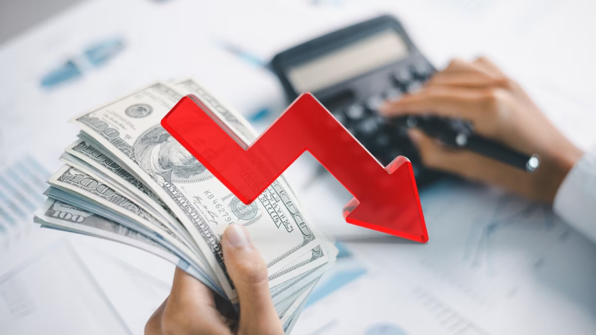 Remesas caen 5.7% en noviembre; acumulan ocho meses en picada