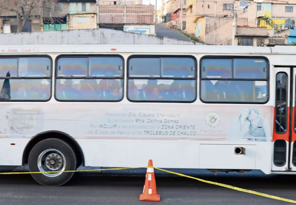 Peatón muere arrollado y el culpable huye en la México-Puebla