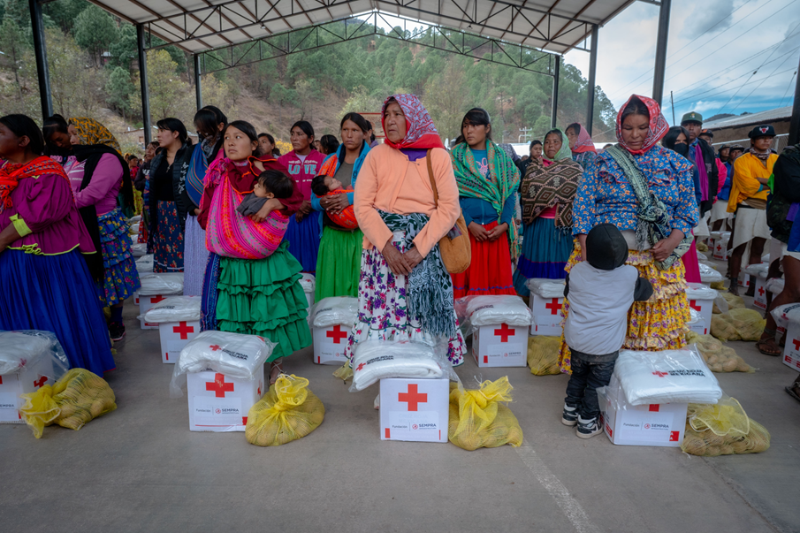 Fundación Sempra Infraestructura, bajo el Plan Invernal de la Cruz Roja Mexicana, apoya a más de 2,600 familia s en cinco estados ante las bajas temperaturas