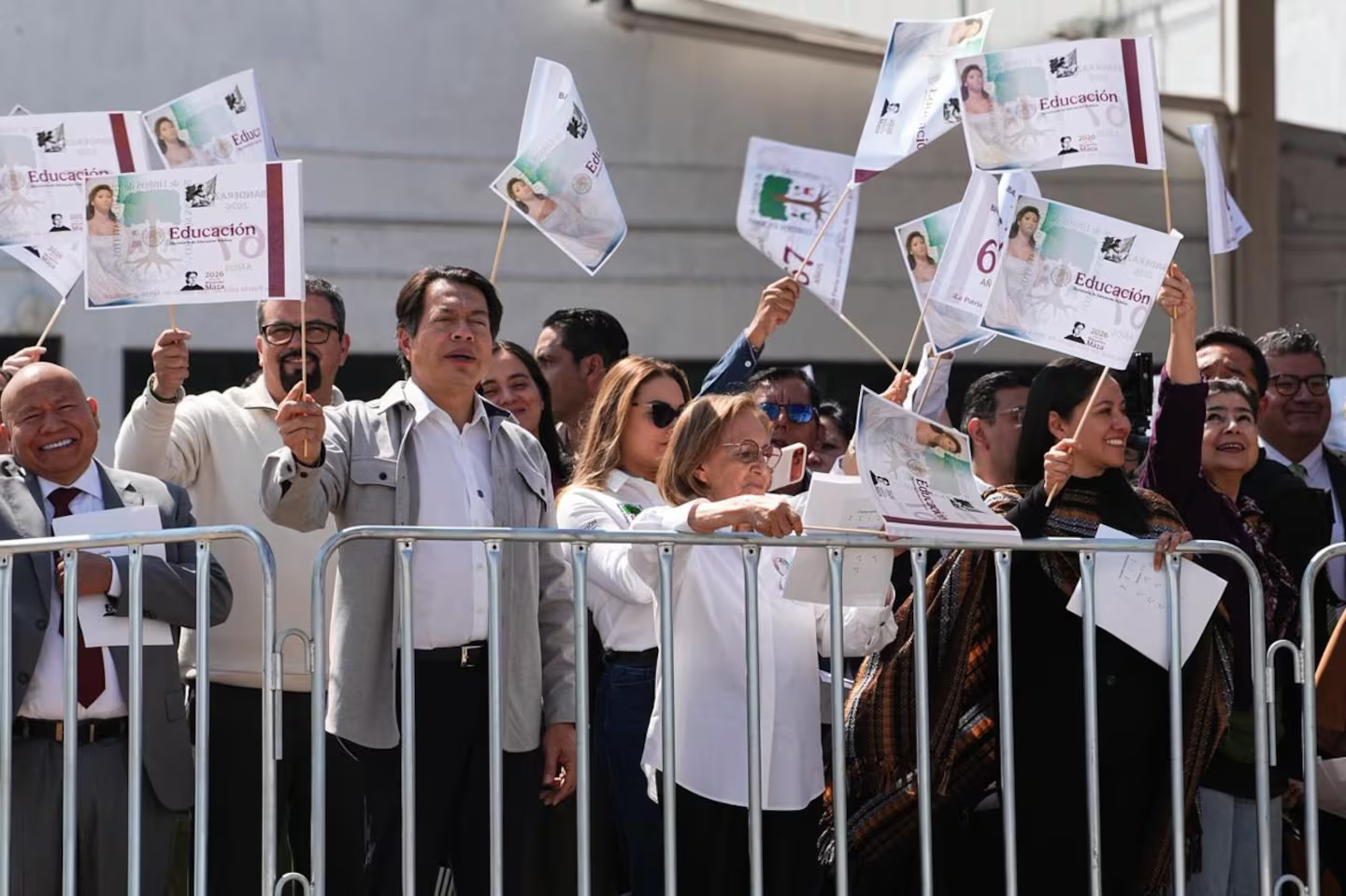 Mario Delgado da banderazo de salida de los primeros 28millones de Libros de Texto Gratuitos