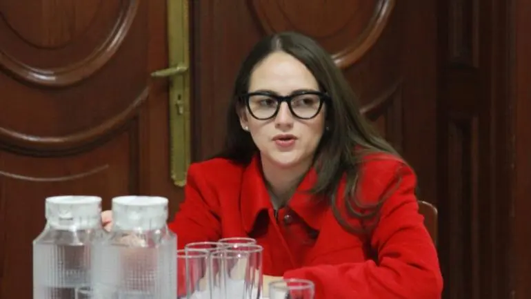 Cierra Congreso de CDMX filas en apoyo a Tania Larios tras sufrir acoso sexual