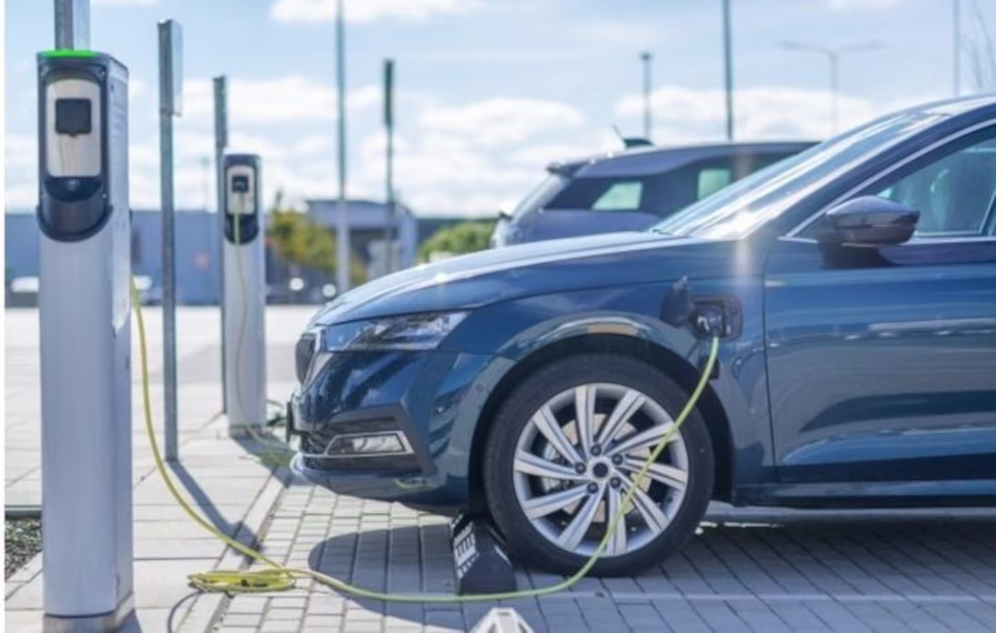 Congreso CDMX exhorta a las autoridades a instalar más electrolineras