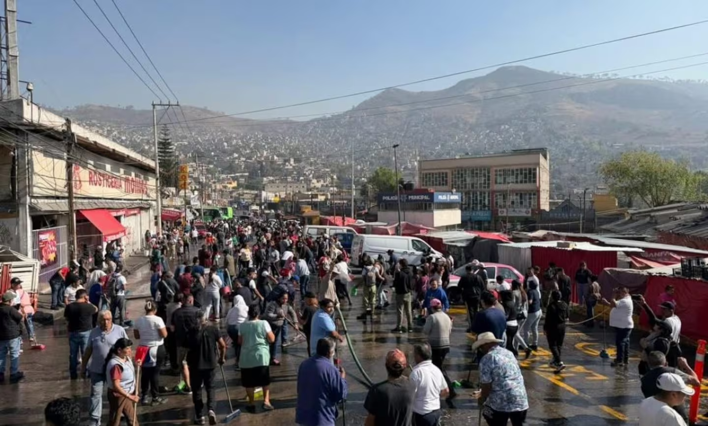 Realizan jornada de limpieza en la colonia Lázaro Cárdenas 2da Sección de Tlalnepantla
