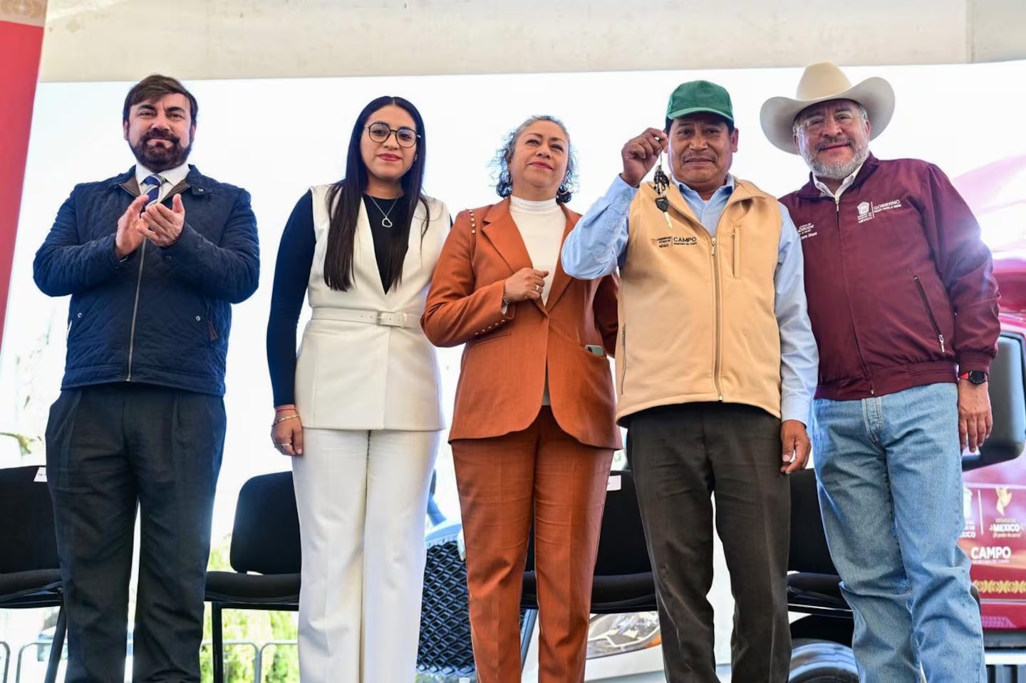 Edomex incorpora 12 nuevas máquinas para infraestructura agrícola y uso eficiente del agua